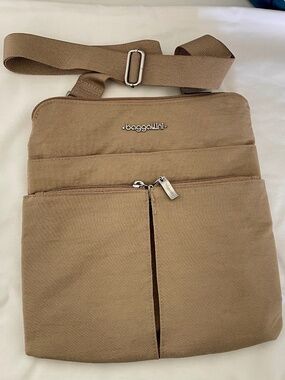 Baggallini Crossbody Beige 10 in by 10 in